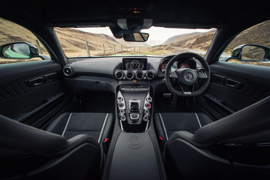 Торпедо Mercedes-AMG GT R 2017 года  (UK) (фото 11 из 40)